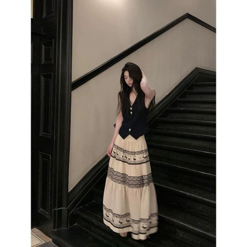 setelan dua potong gaya feminime atasan tanpa lengan warna solid dengan kerah v manis dan rok motif cetak